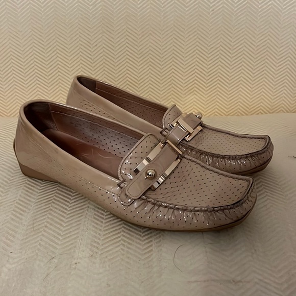 EUC Stuart Weitzman loafers - Picture 1 of 8